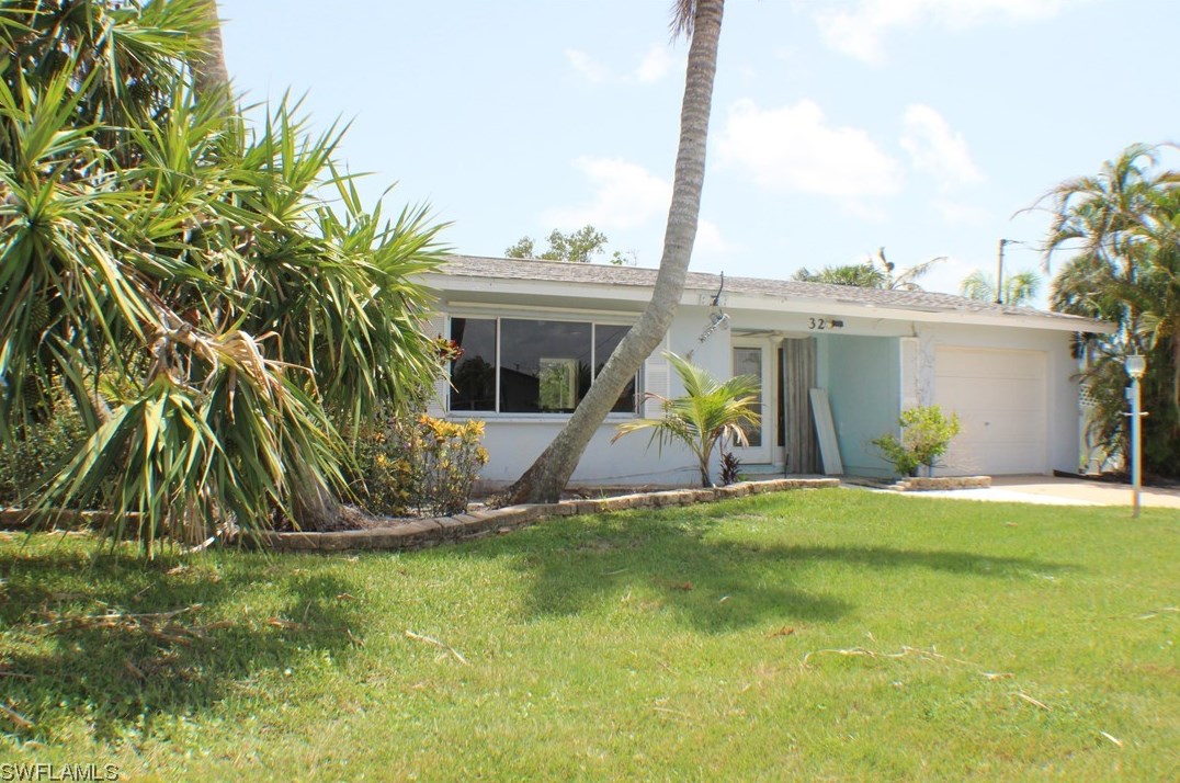 32 Fairview Blvd, Fort Myers Beach FL  33931-4565 exterior