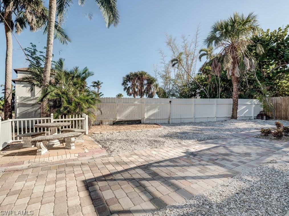 250 Miramar St, Fort Myers Beach, FL 33931