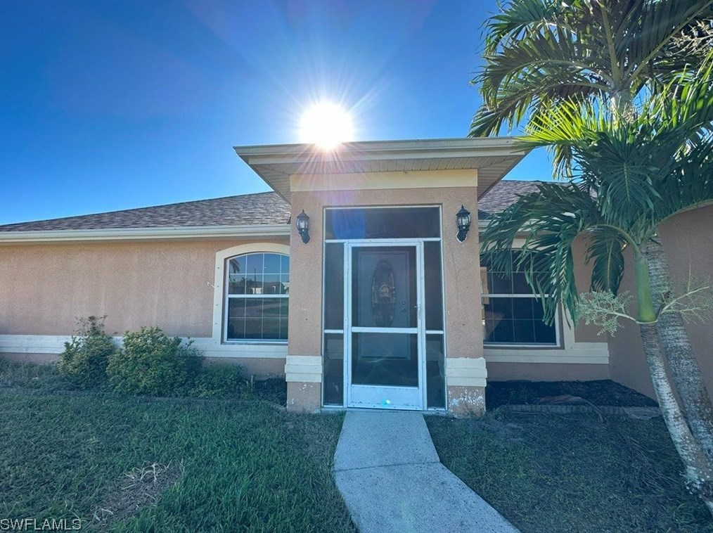1938 20th St, Cape Coral, FL 33909-4704