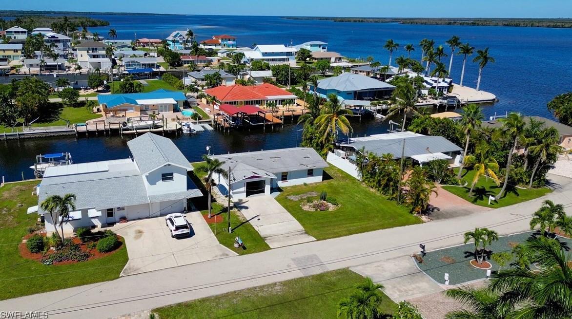 2740 Velma St, Cape Coral, FL 33993-9747