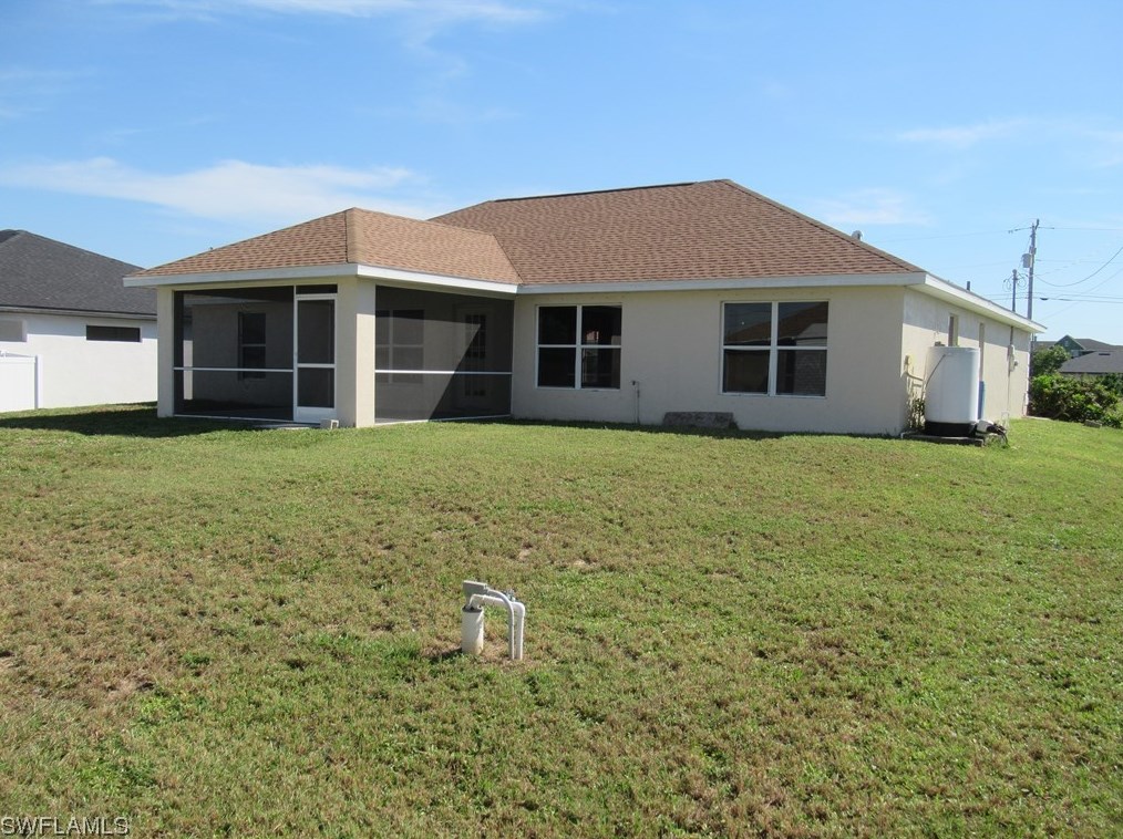 1431 1st St, Cape Coral, FL 33909-2737