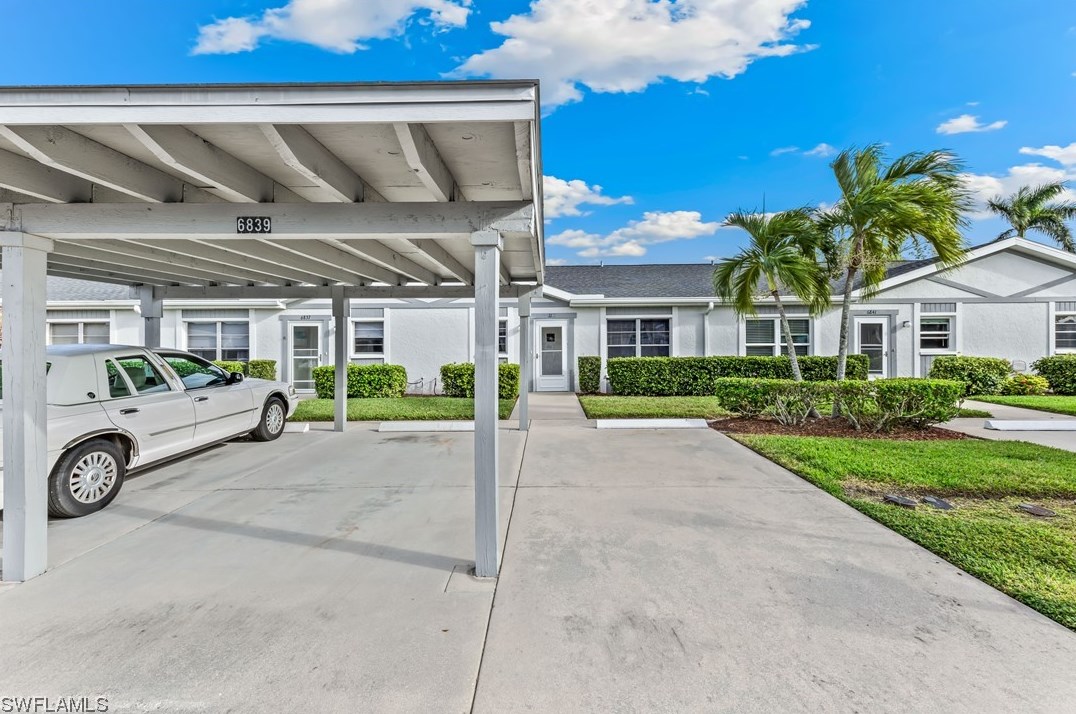 6839 Bogey Dr, Fort Myers, FL 33919-6364