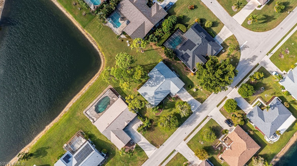 9350 Pineapple Rd, Fort Myers FL  33967-4851 exterior