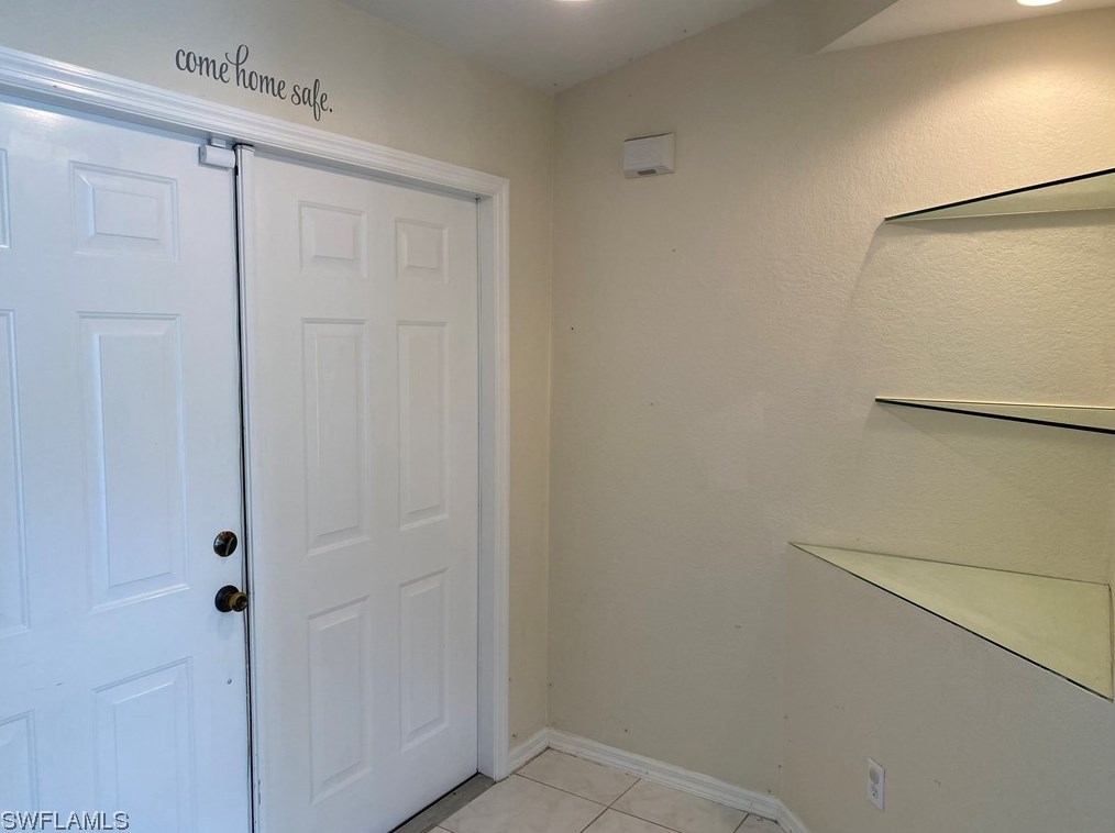 1212 17th Ter, Cape Coral, FL 33990-4553
