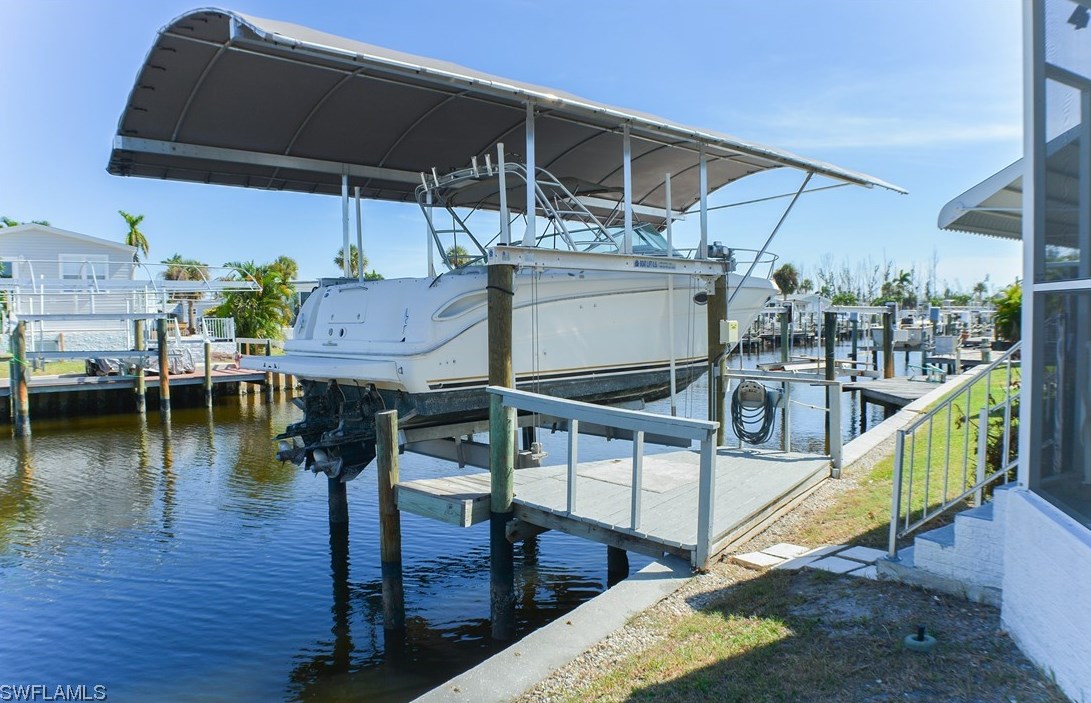 11581 Dogwood Ln, Fort Myers Beach, FL 33931