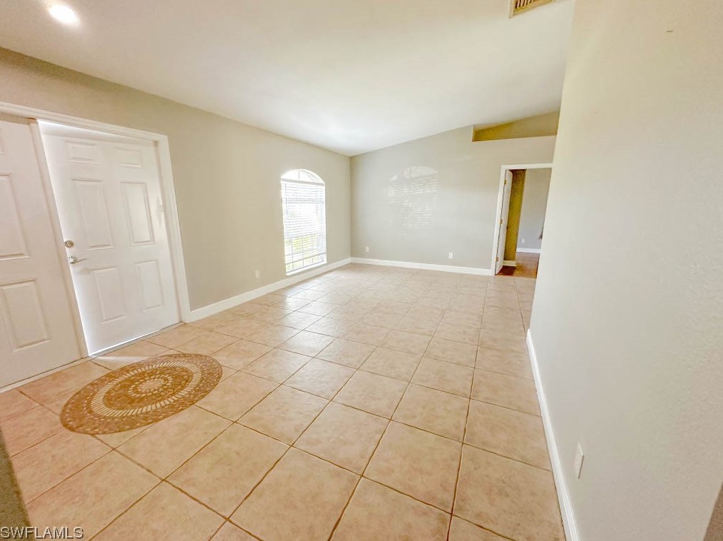 703 Se 9th Ave, Cape Coral, FL 33990