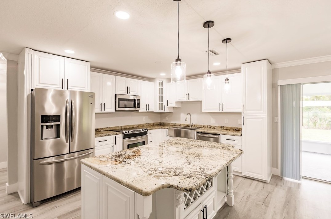 1812 Coral Point Dr, Cape Coral, FL 33990-6848