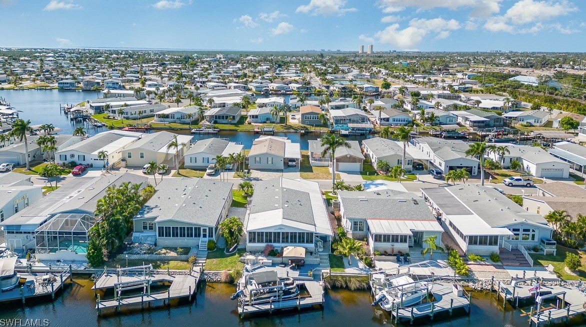17571 Canal Cove Ct, Fort Myers Beach, FL 33931