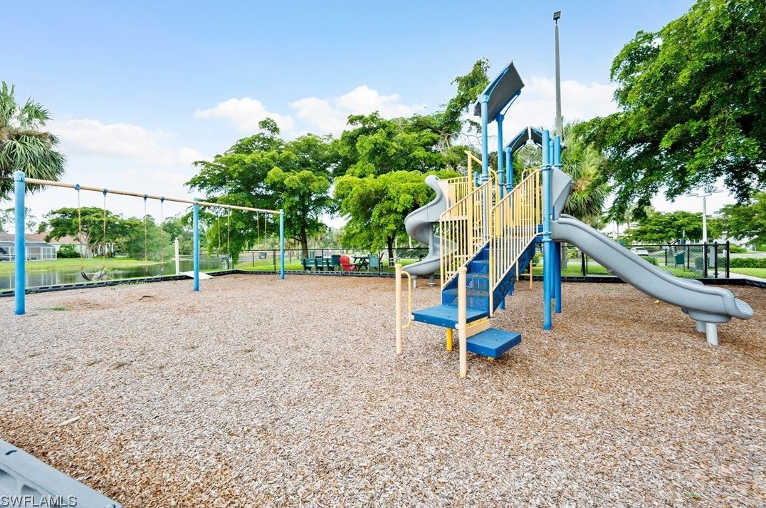 12610 Allendale Cir, Fort Myers FL 33912-4697 exterior