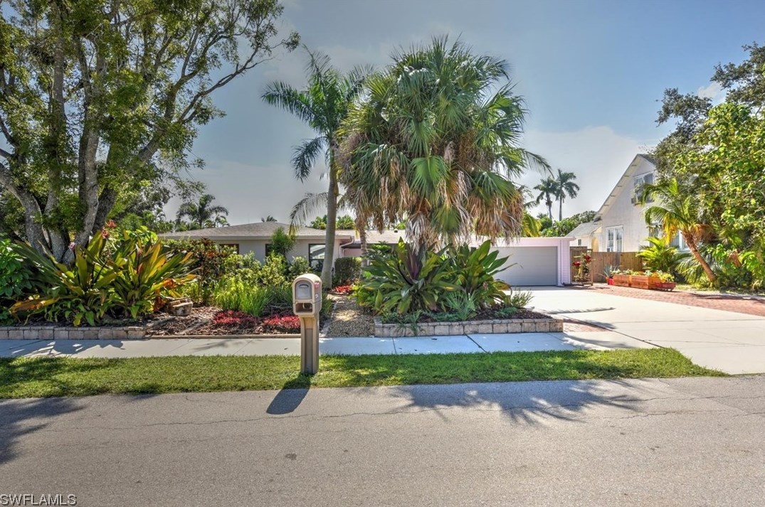 1224 Burtwood Dr, Fort Myers, FL 33901-8712