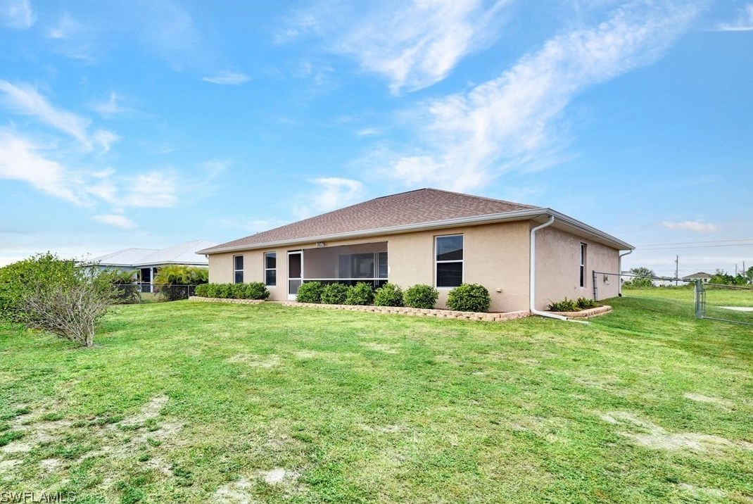 320 19th Ter, Cape Coral, FL 33909-5252