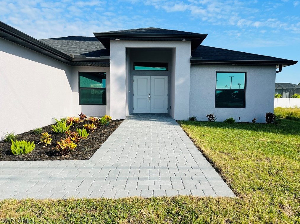 2817 3rd St, Cape Coral, FL 33991-1171
