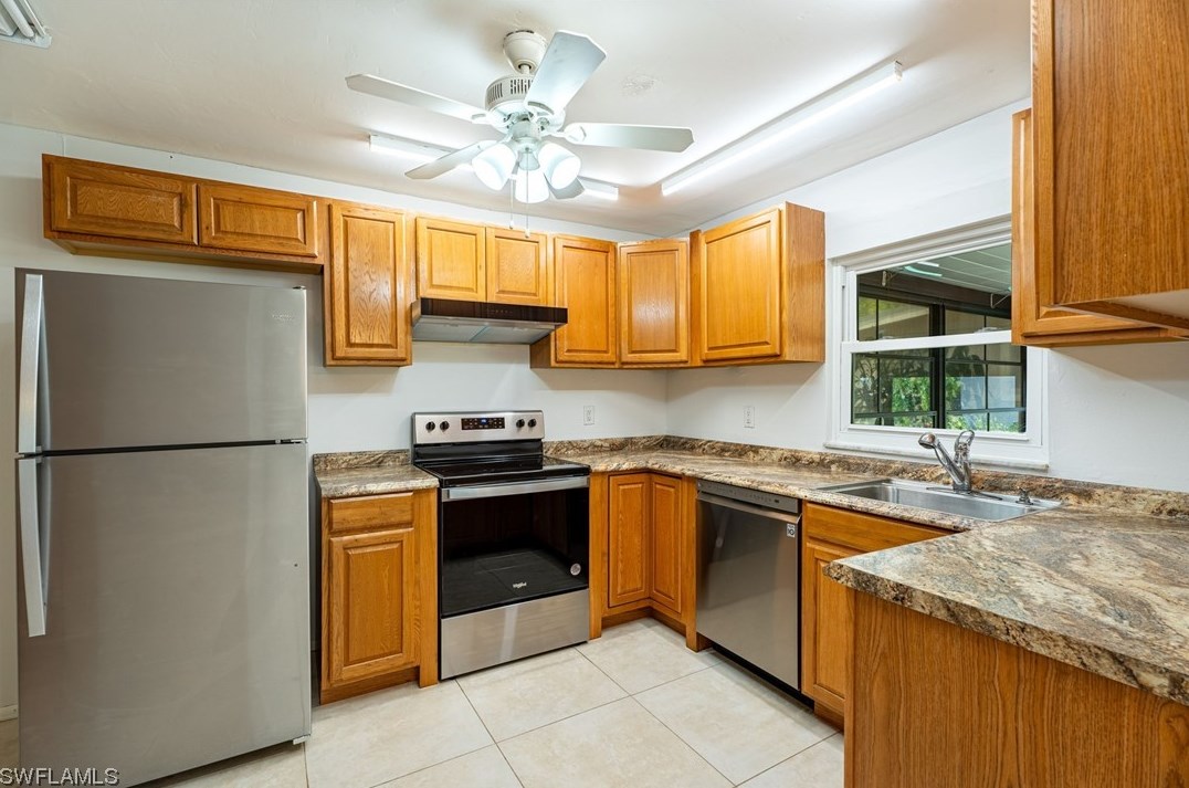 8518 Exeter St, Fort Myers, FL 33907-4302
