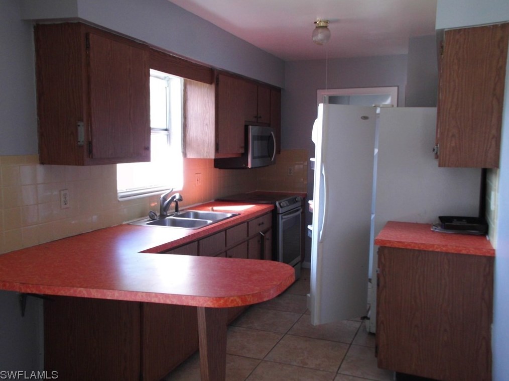 2 Palm Blvd, Lehigh Acres FL  33936-7223 exterior