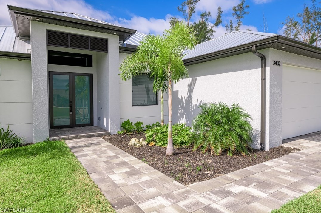 3432 8th St, Cape Coral, FL 33991-0016