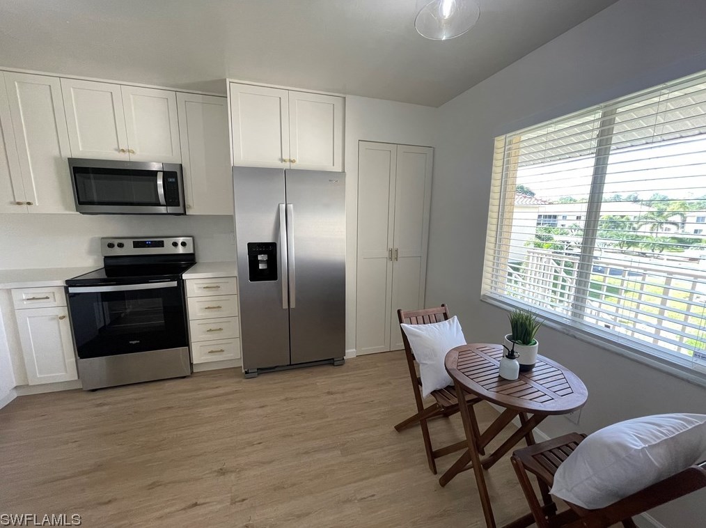 200 Furse Lakes Cir #b-11, Naples, FL 34104