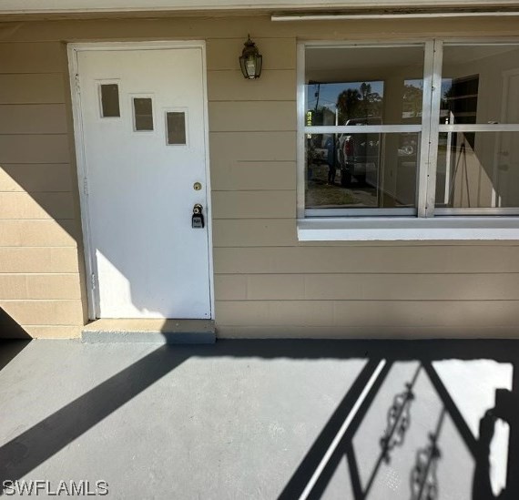 957 Lakeview Dr, Fort Myers, FL 33903