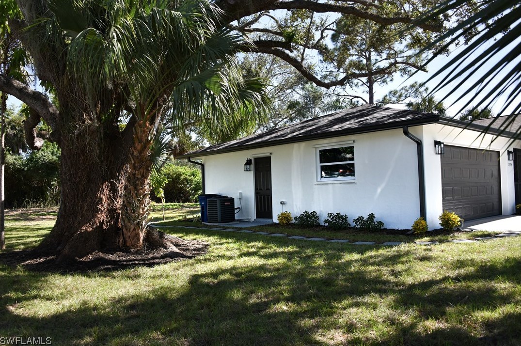 13754 River Forest Dr, Fort Myers, FL 33905-1820