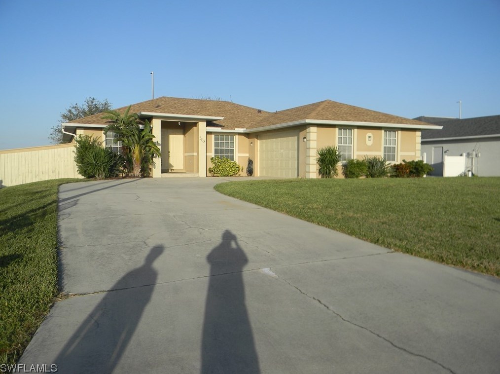 308 31st Pl, Cape Coral, FL 33993-8924