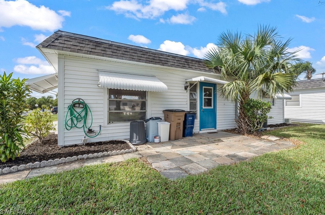 11 Tangerine Ct, Lehigh Acres, FL 33936