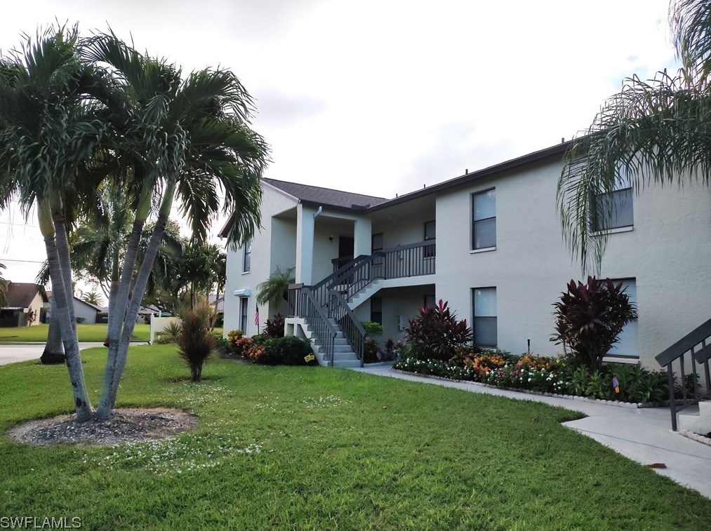 9265 Lake Park Dr, Fort Myers, FL 33919-4835