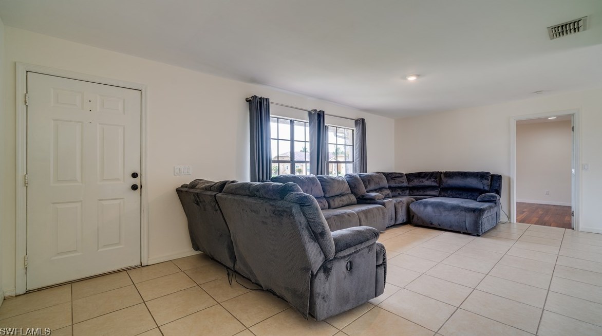 2008 8th Ave, Cape Coral, FL 33990-2368