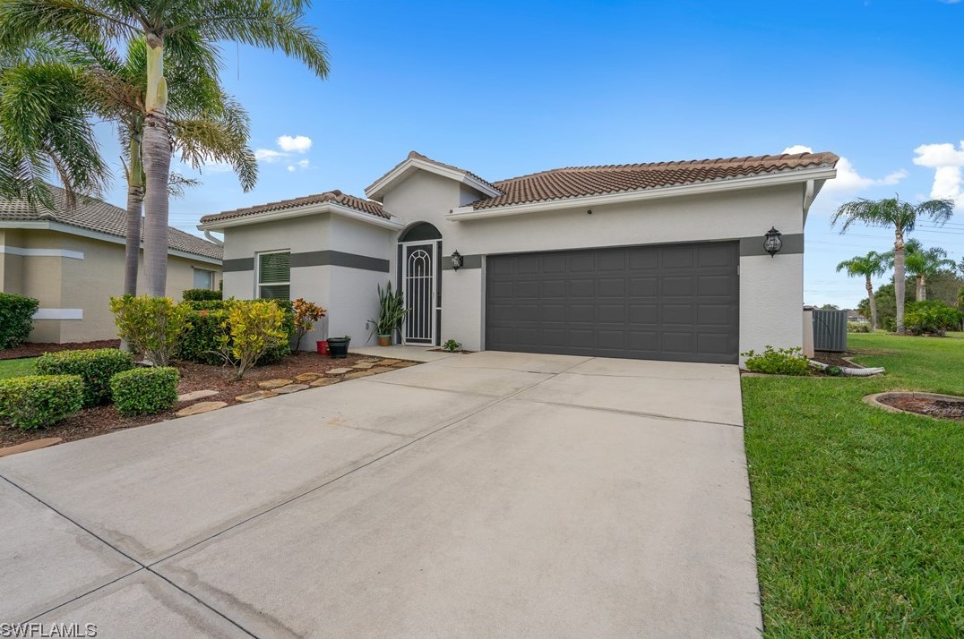 11194 Lakeland Cir, Fort Myers, FL 33913-6907