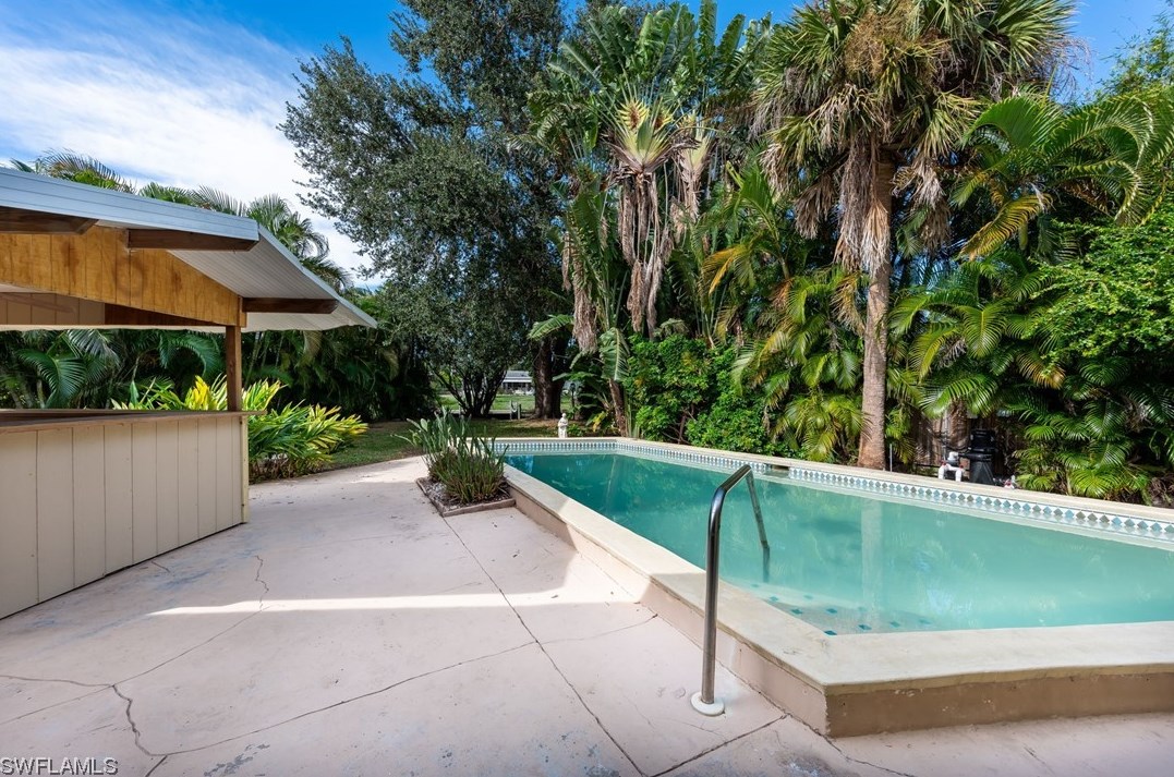 1351 Harbor View Dr, Fort Myers, FL 33917-4126