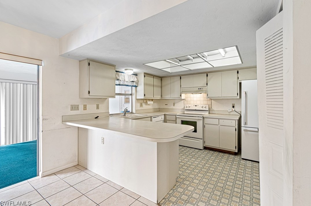 289 Ground Dove Cir, Lehigh Acres FL 33936-6931 exterior