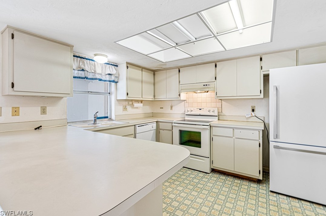 289 Ground Dove Cir, Lehigh Acres FL 33936-6931 exterior