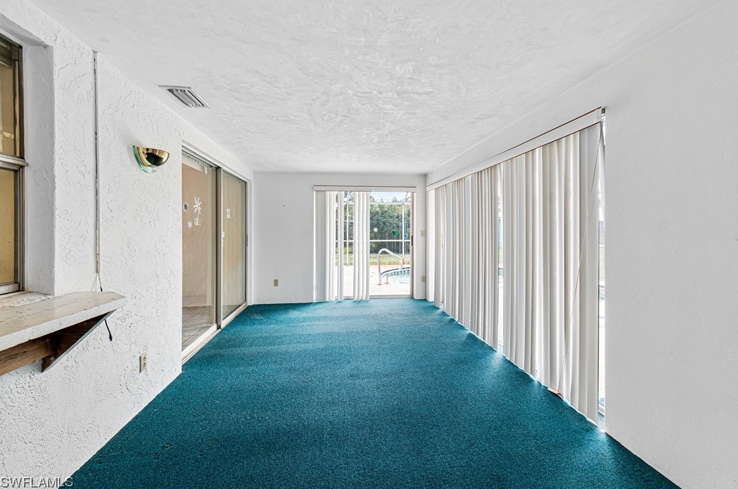 289 Ground Dove Cir, Lehigh Acres FL 33936-6931 exterior