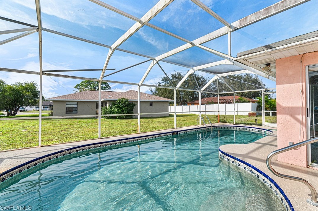 289 Ground Dove Cir, Lehigh Acres FL 33936-6931 exterior