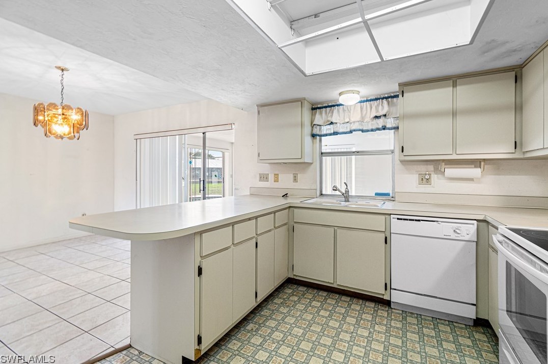 289 Ground Dove Cir, Lehigh Acres FL 33936-6931 exterior