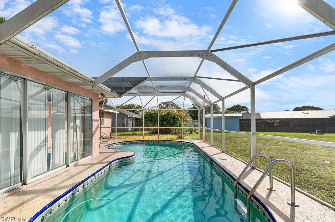 289 Ground Dove Cir, Lehigh Acres FL 33936-6931 exterior