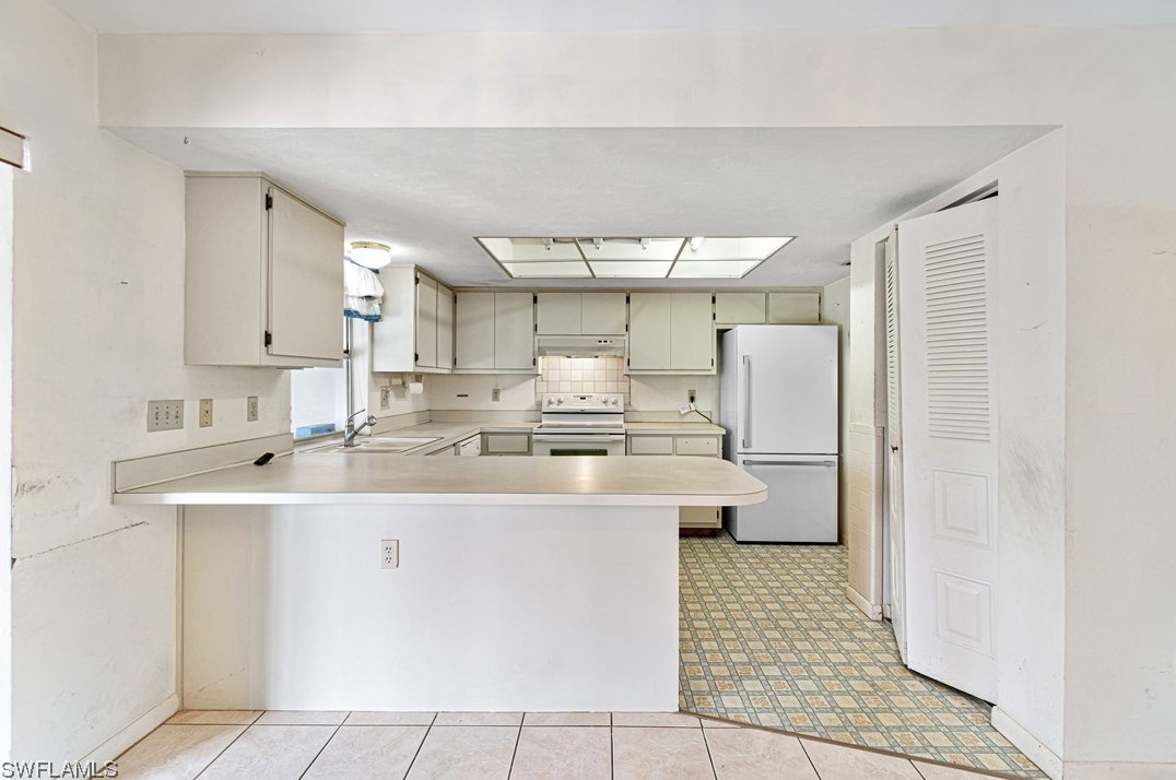 289 Ground Dove Cir, Lehigh Acres FL 33936-6931 exterior