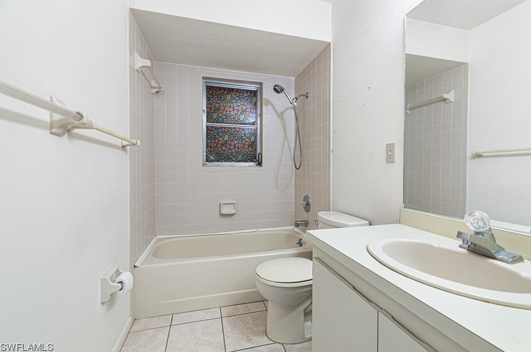 289 Ground Dove Cir, Lehigh Acres FL 33936-6931 exterior