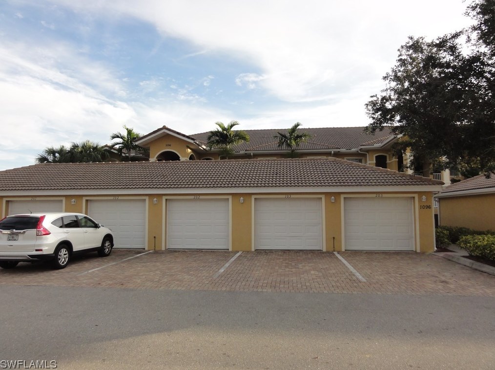 1096 Winding Pines Cir, Cape Coral, FL 33909-8737