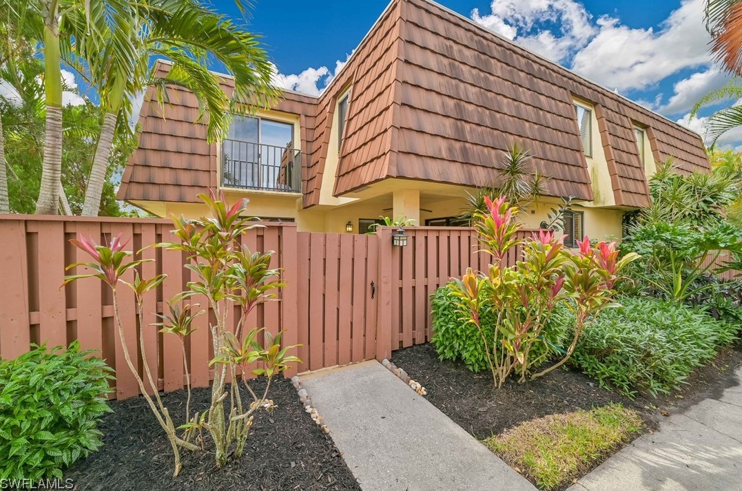 5242 Cedarbend Dr, Fort Myers, FL 33919-7501