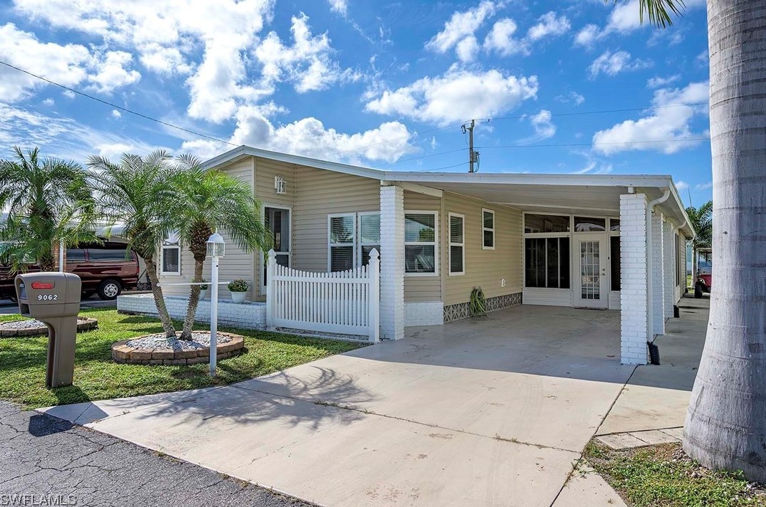 9062 Flamingo Cir, Fort Myers FL  33903-2178 exterior