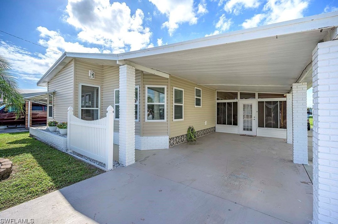 9062 Flamingo Cir, Fort Myers FL  33903-2178 exterior