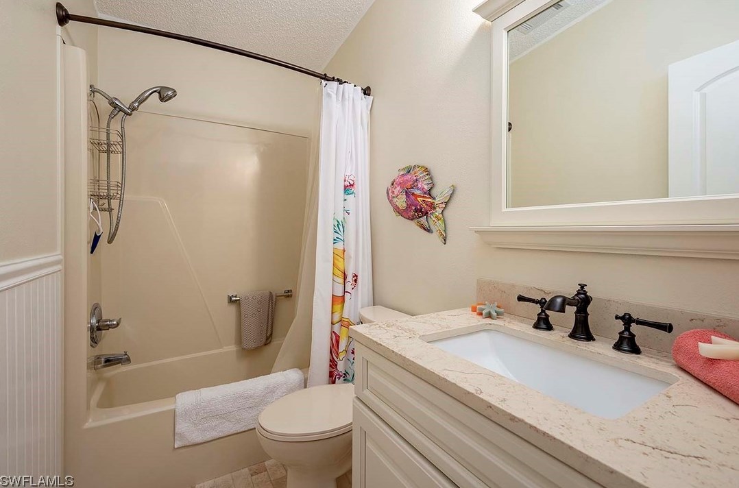 9062 Flamingo Cir, Fort Myers FL  33903-2178 exterior