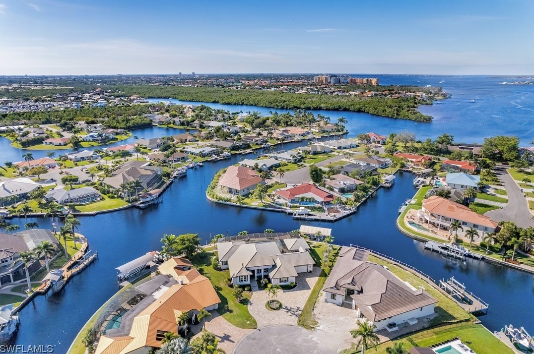 6642 Joanna Cir, Fort Myers, FL 33919