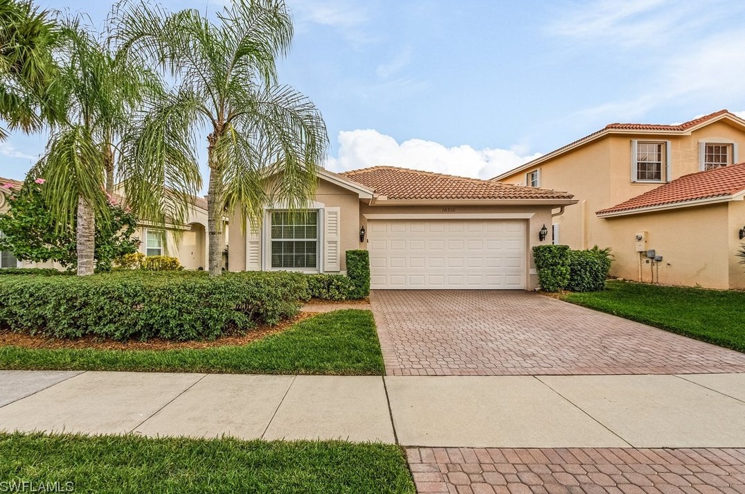 10316 Barberry Ln, Fort Myers, FL 33913-8875