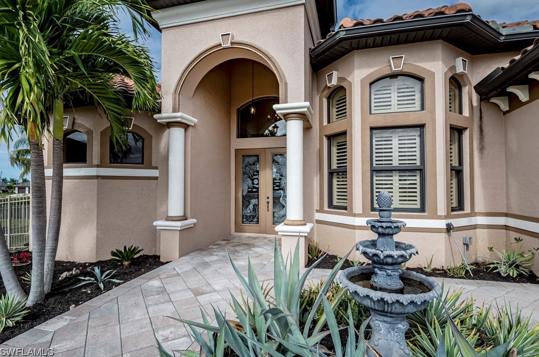 132 37th Pl, Cape Coral, FL 33993-6948