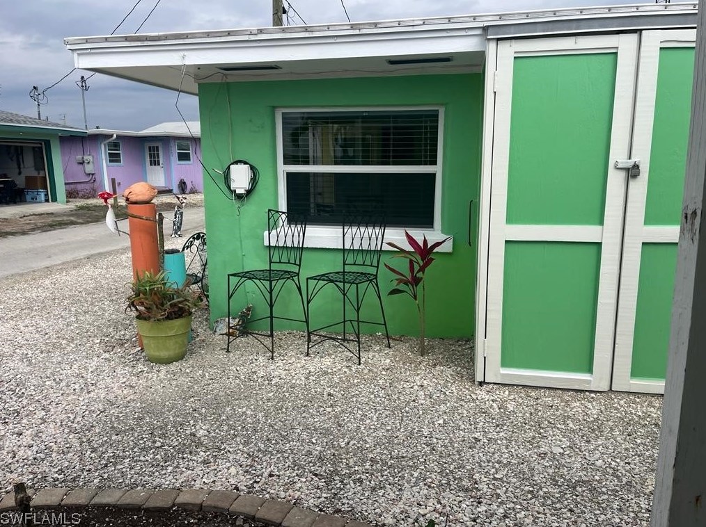 2649 Coco Plum Dr, Cape Coral, FL 33993-9711