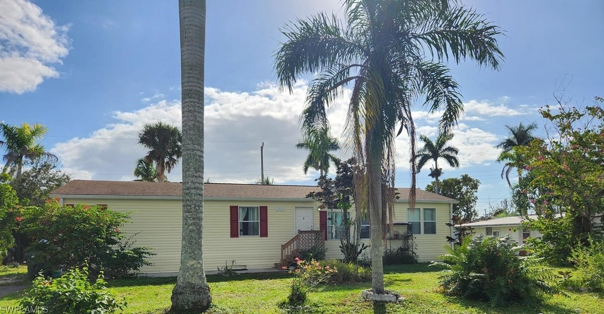 12071 Cactus Dr, Fort Myers, FL 33908-2420