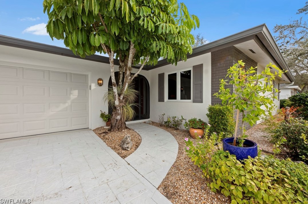 1325 Kingswood Ct, Fort Myers, FL 33919-1927