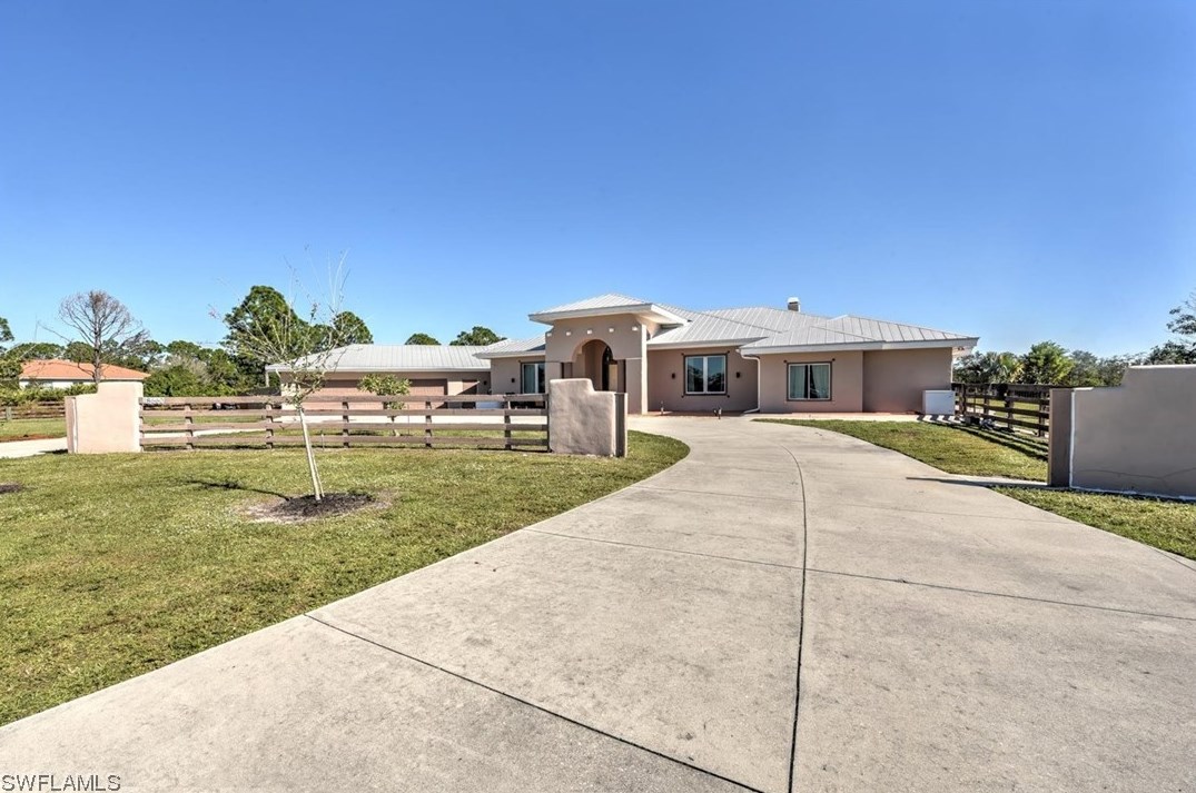18660 River Estates Ln, Alva, FL 33920-3238
