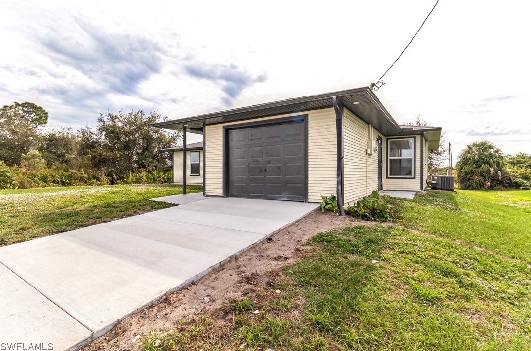 2717 66th St W, Lehigh Acres, FL 33971