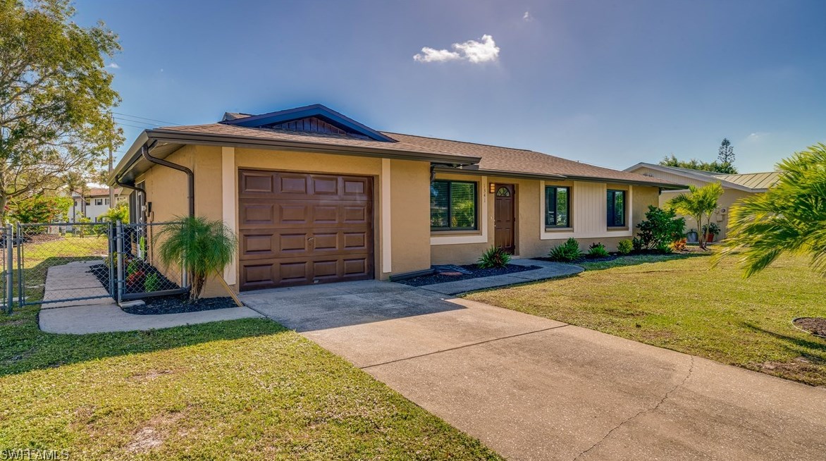 1341 Torreya Cir, Fort Myers, FL 33917-3405